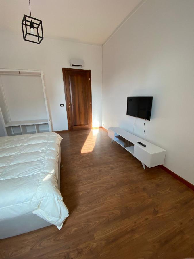 Hlux Oi Affiₜₜacaₘere Hotel Piacenza Buitenkant foto