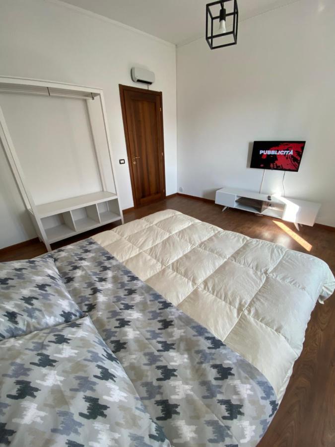Hlux Oi Affiₜₜacaₘere Hotel Piacenza Buitenkant foto